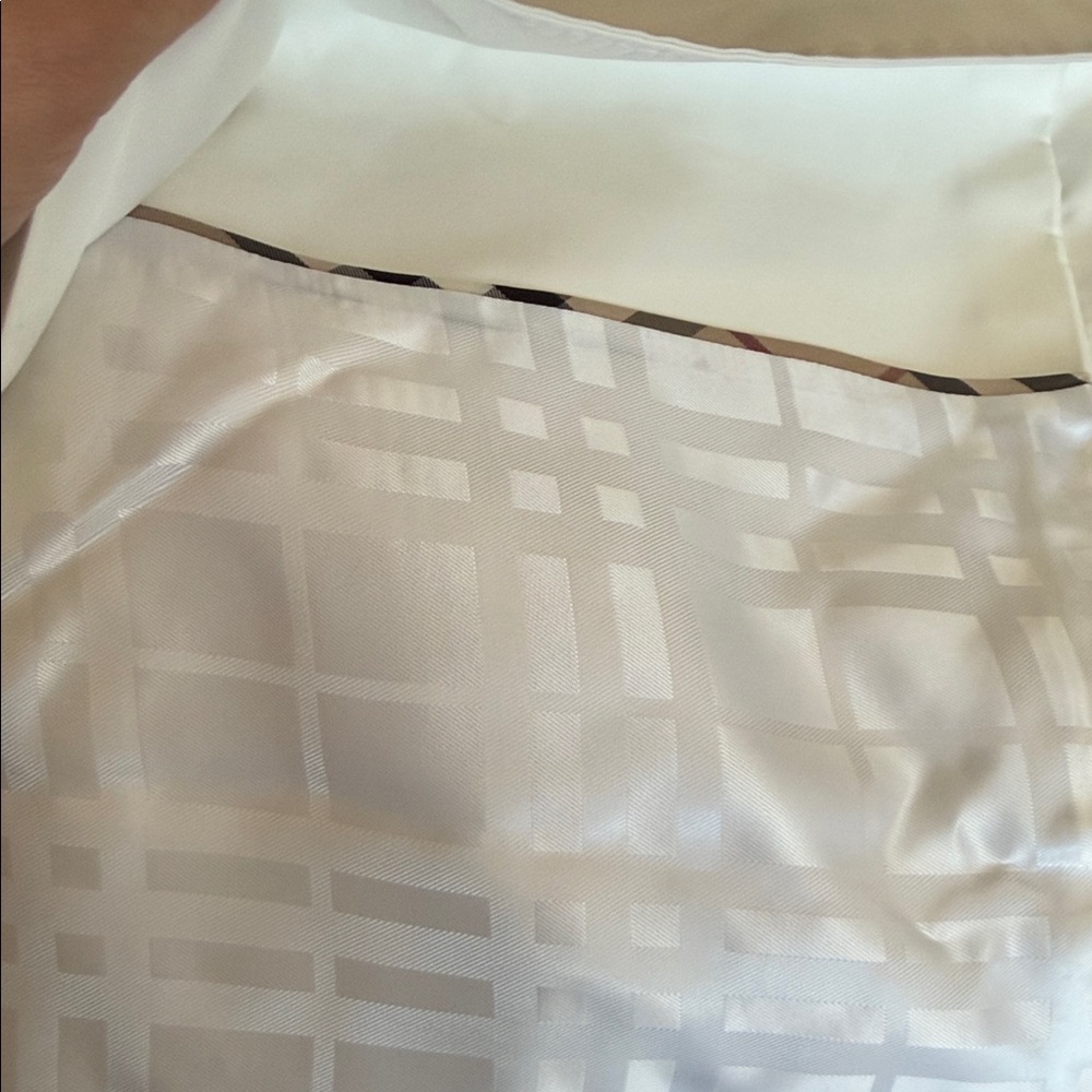 Women's Classic White Trench Coat - Picture 8 of 8